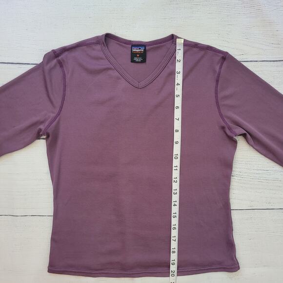 Patagonia Capilene Size M	Lightweight Layer Purple Long Sleeve Top Activewear - Picture 4 of 8